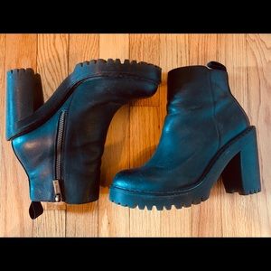Dr. Martens Magdalena Ankle Bootie